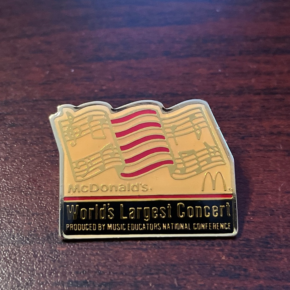 McDonald’s‎ World’s Largest Concert Employee Lapel Hat Pin